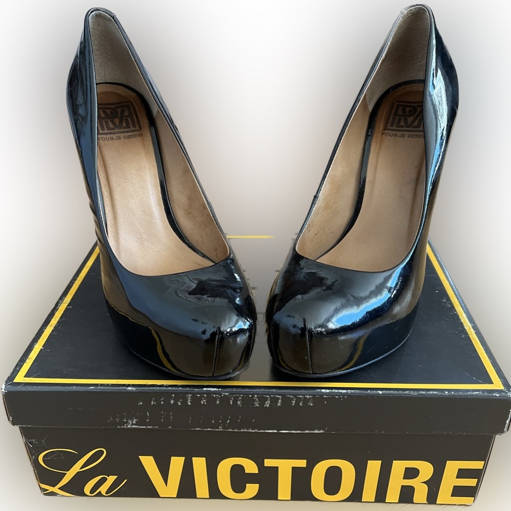Pour La Victoire Black erina Pumps